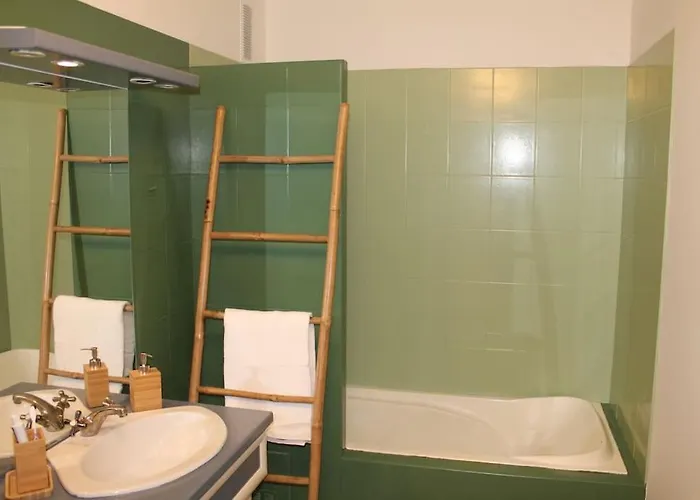 A 2 Pas Du Mont St-michel