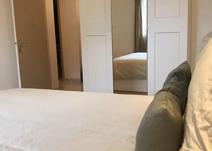 A 2 Pas Du Mont St-michel *